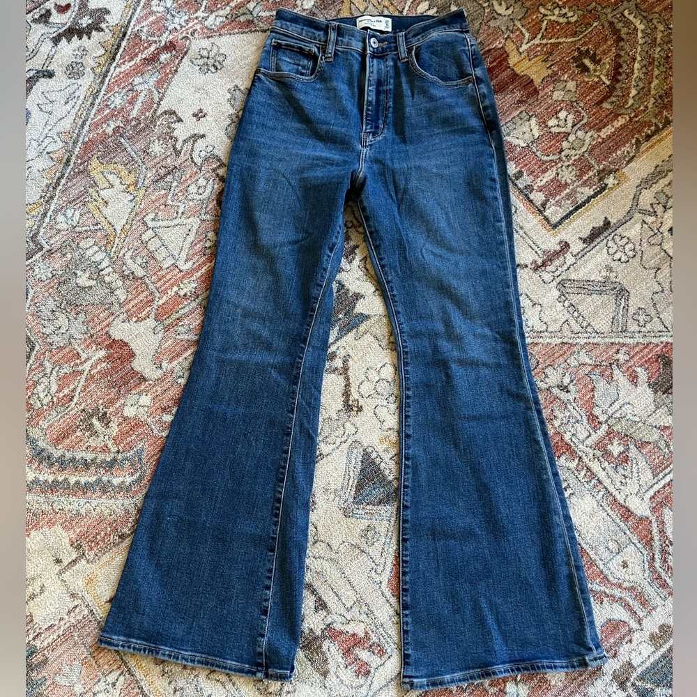 Abercrombie & Fitch Curve Love The Flare Ultra High Rise